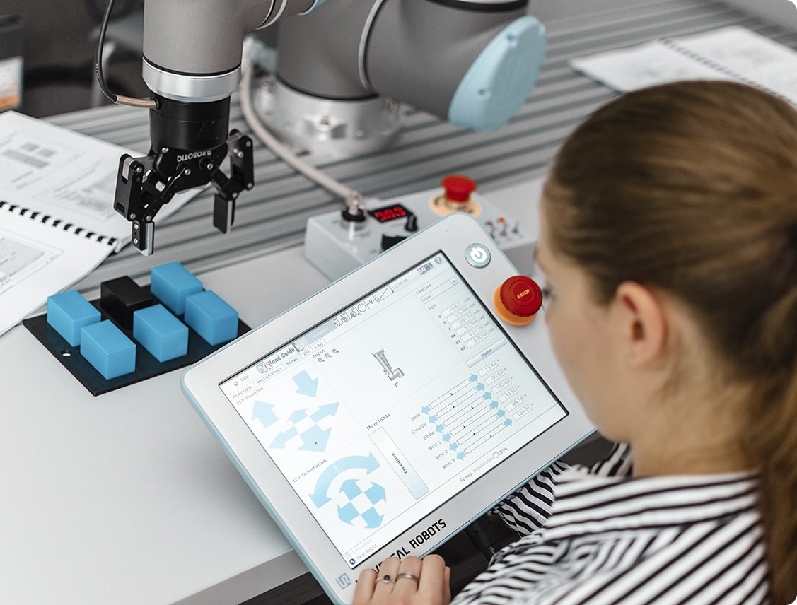 Szkolenia z programowania robotów Universal Robots Szkolenia z programowania robotów Universal Robots