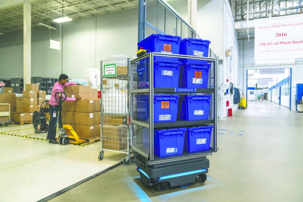 Roboty mobilne usprawniają pracę linii produkcyjnych Roboty mobilne usprawniają pracę linii produkcyjnych