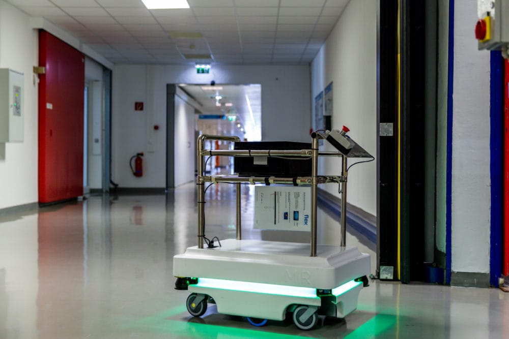 Zastosowania robota autonomicznego MIR100 Zastosowania robota autonomicznego MIR100