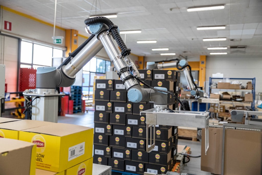 Roboty paletyzujące usprawniają i przyspieszają proces pakowania